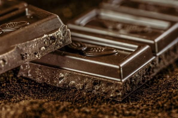 وارد کننده بهترین شکلات تلخ در اصفهان